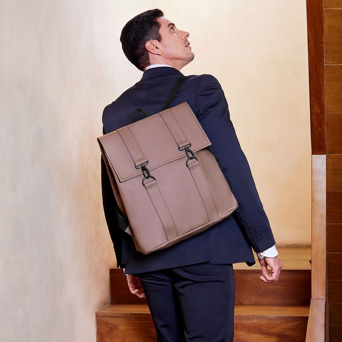 MOCHILA POLIURETANO AADRAN